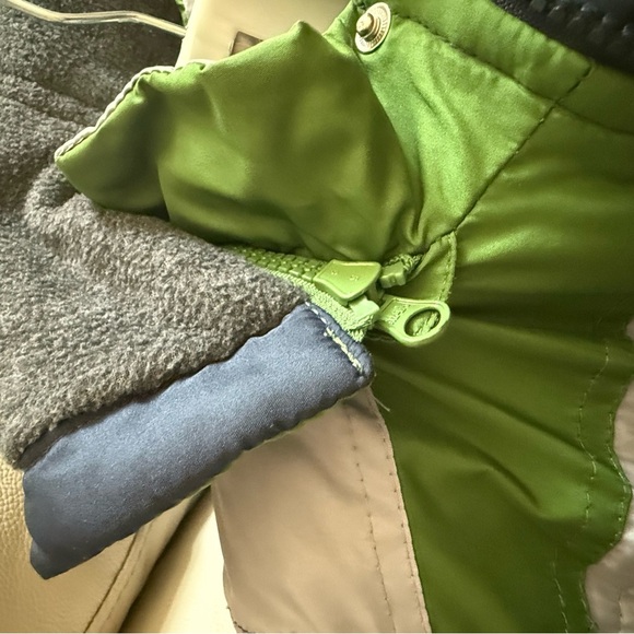 OshKosh B'gosh Kids Green and Navy Puffer Jacket - Picture 7 of 8